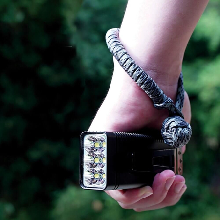 Latarka Nitecore TM10K