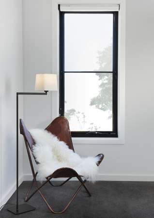 Lampa podłogowa FINESS S czarny mat 1xE27 regulowana, abażur biały w komplecie